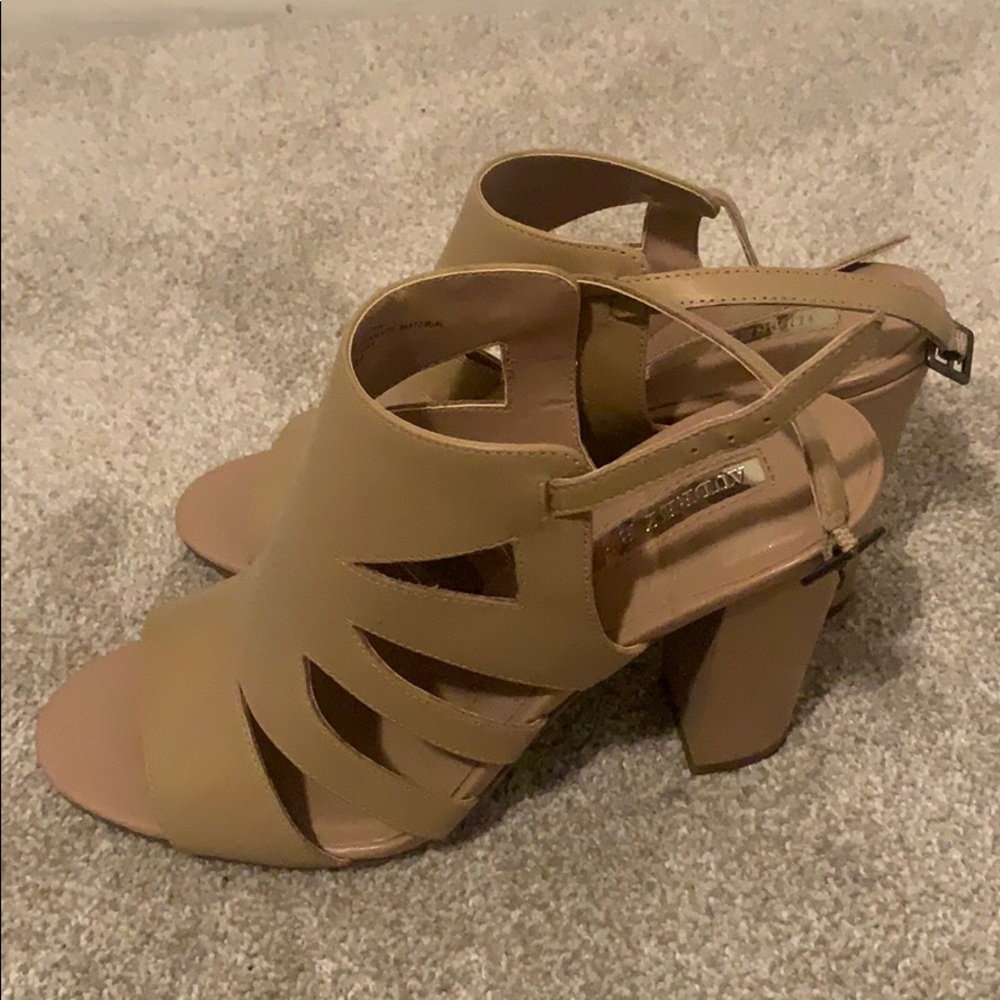 Neutral Leather Heel